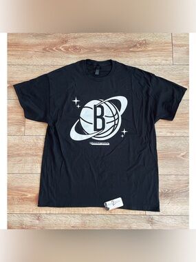 Brooklyn Basketball Black Graphic Logo T‑Shirt Brand New